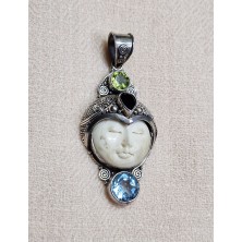 Pendentif Visage Multiples Pierres